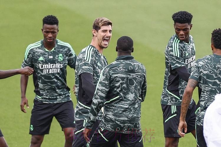 外媒：2026-2027赛季皇马客场球衣将回归绿色